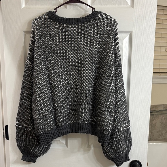 POL Gray Heart Knit Sweater - Picture 4 of 4